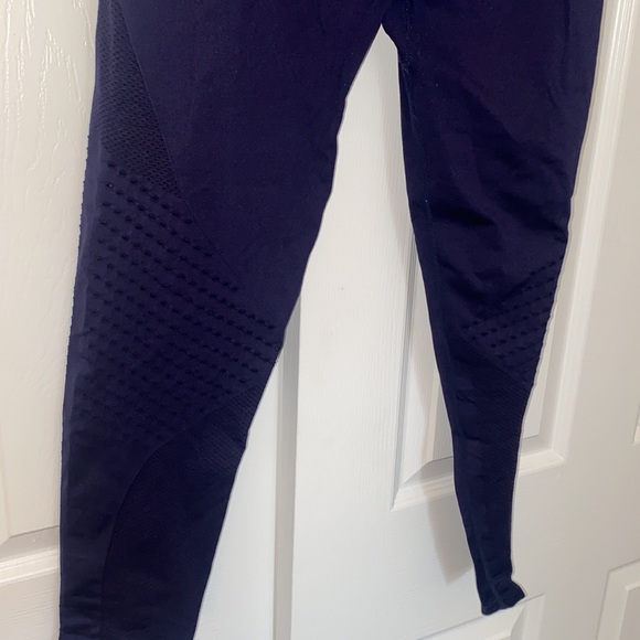 Fabletics Navy Seamless Legging - Picture 2 of 3